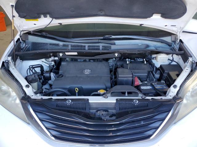 Toyota Sienna Le Image 3