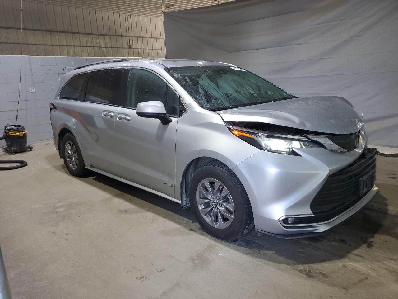 Toyota Sienna Xle Image 5