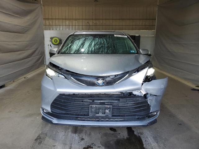 Toyota Sienna Xle Image 6