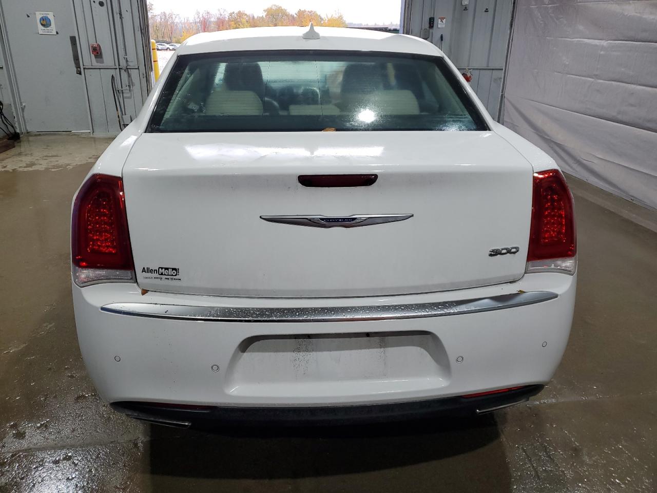 Chrysler 300 Touring Image 3