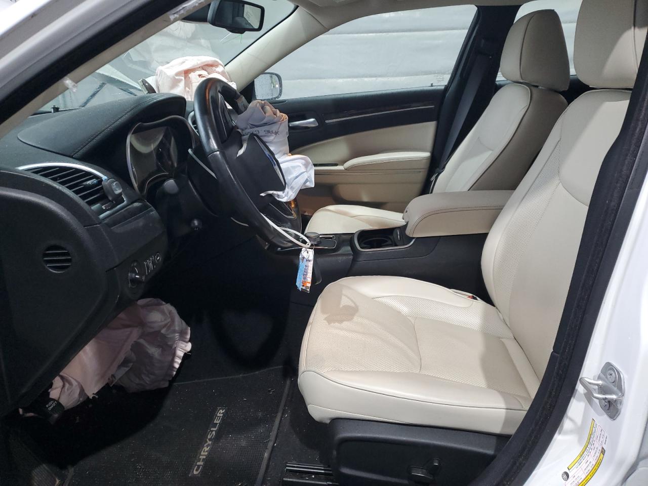 Chrysler 300 Touring Image 5