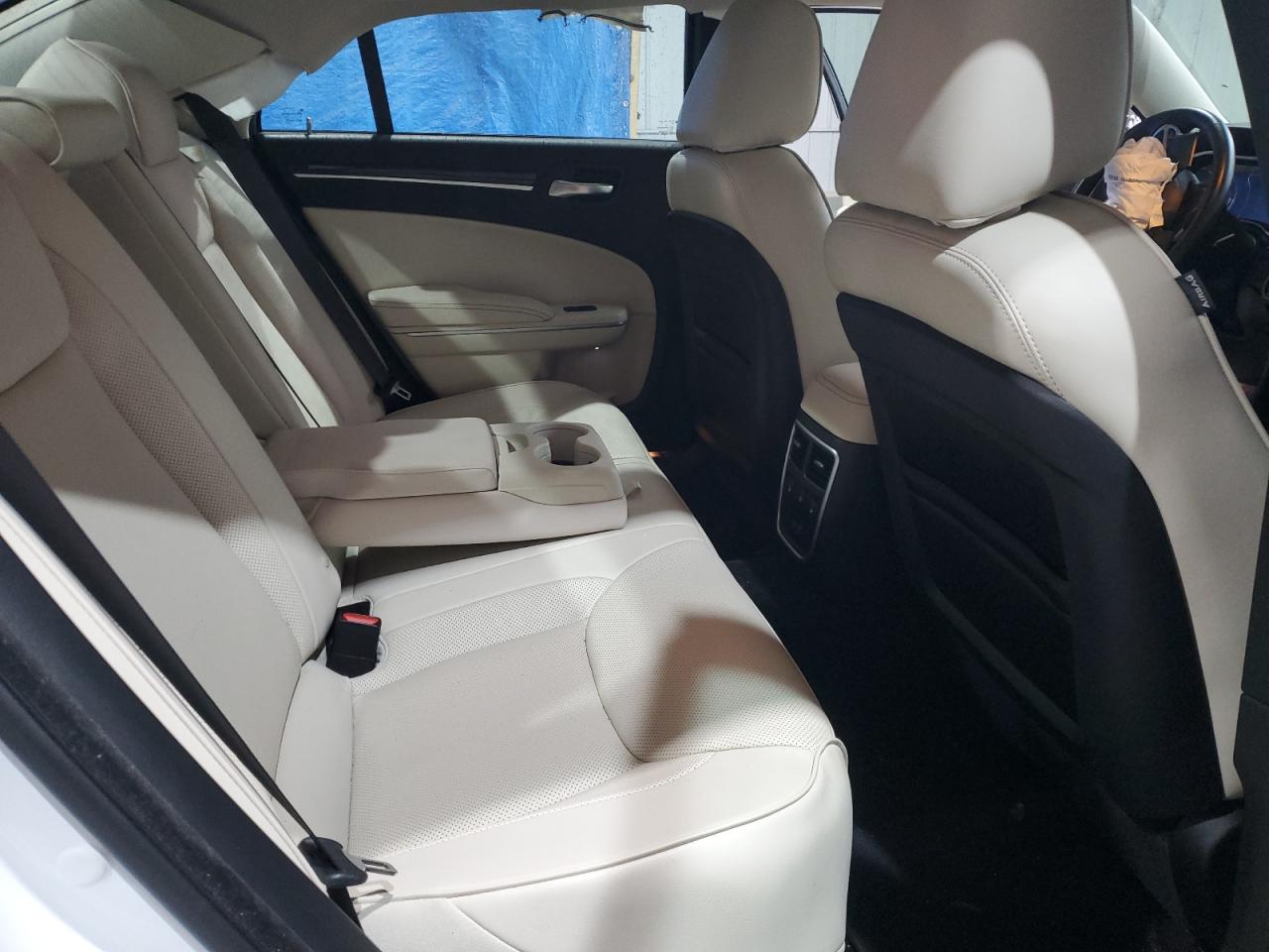 Chrysler 300 Touring Image 6