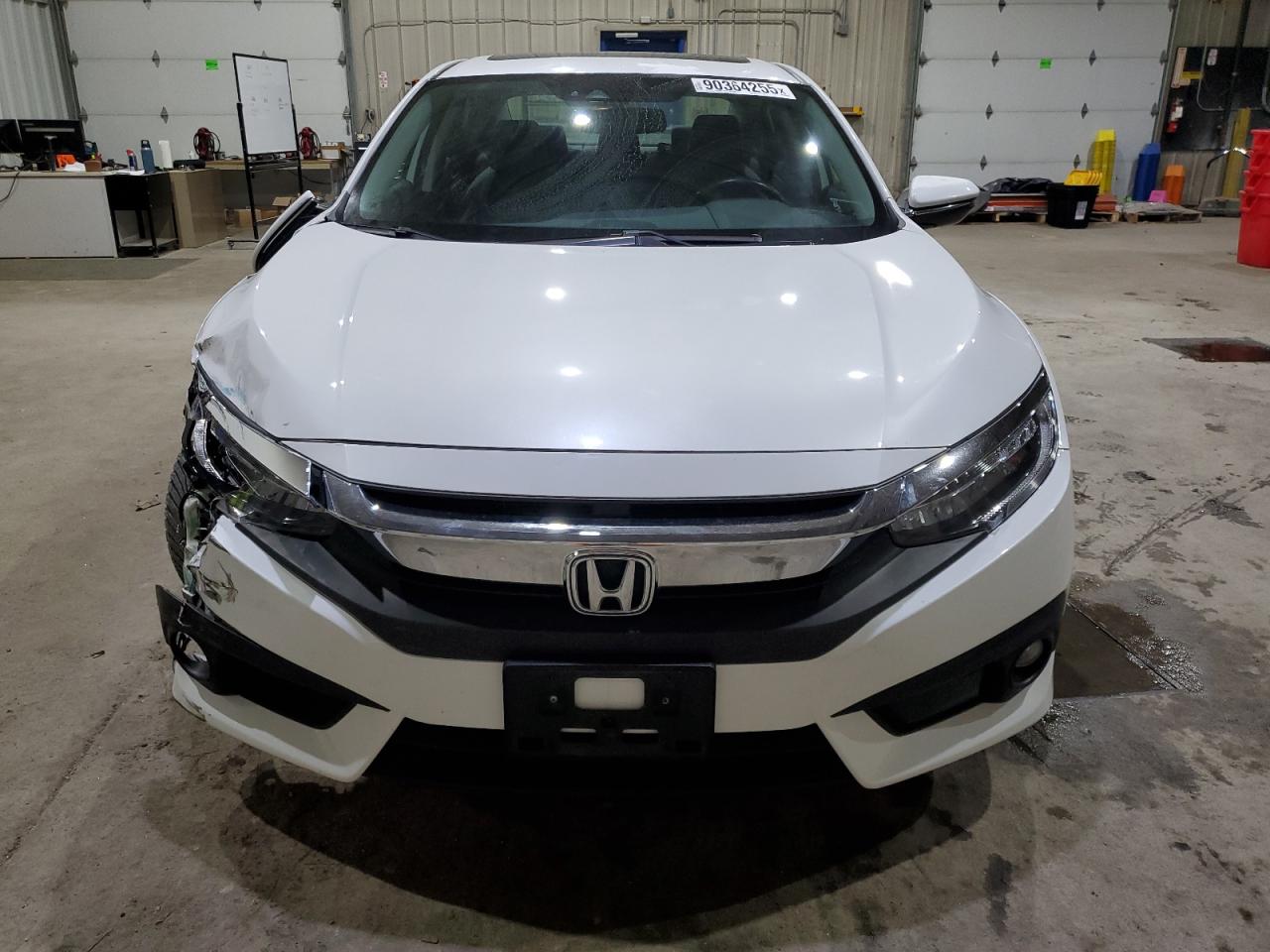 Honda Civic Touring Image 4