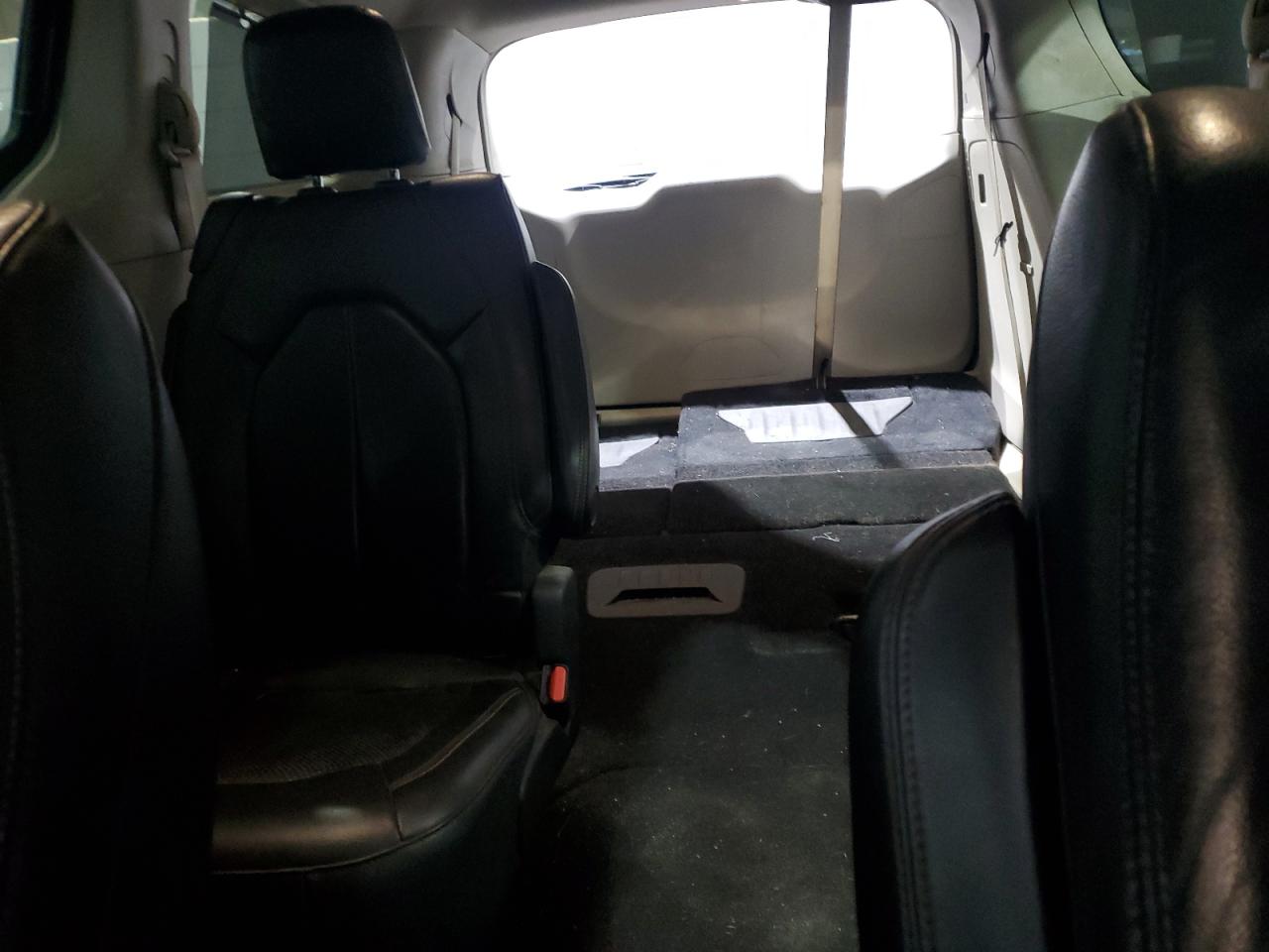 Chrysler Pacifica Touring L Image 13