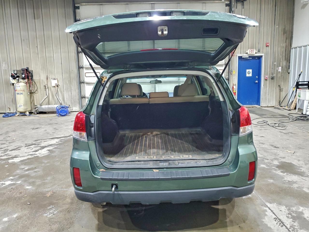 Subaru Outback 2.5i Limited Image 7