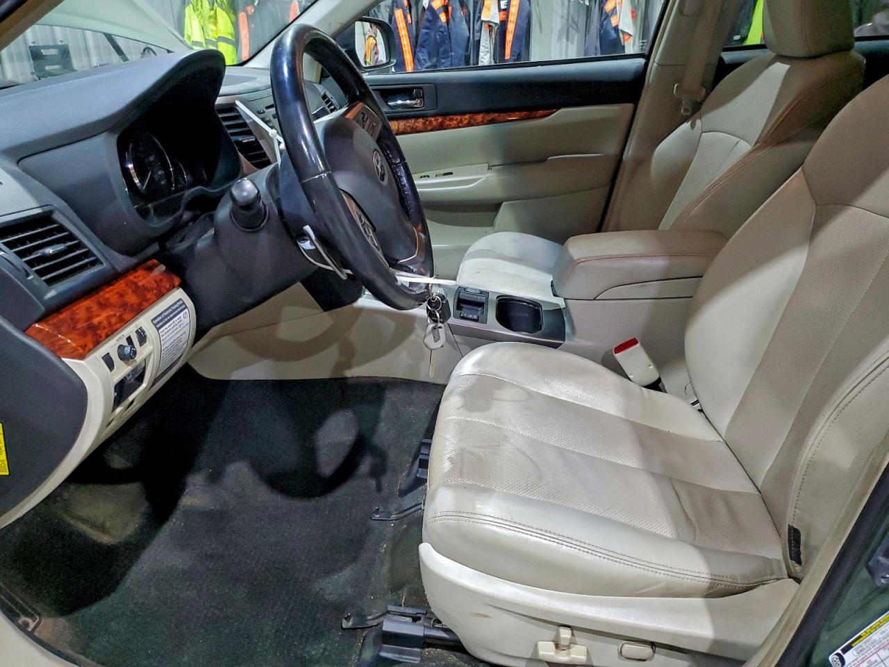 Subaru Outback 2.5i Limited Image 6