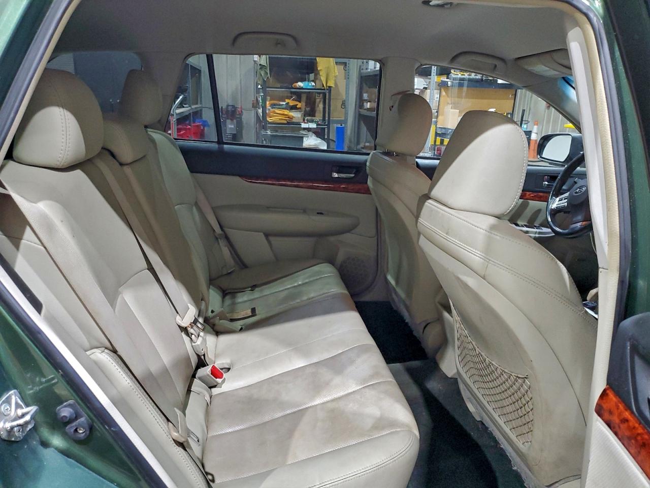 Subaru Outback 2.5i Limited Image 8