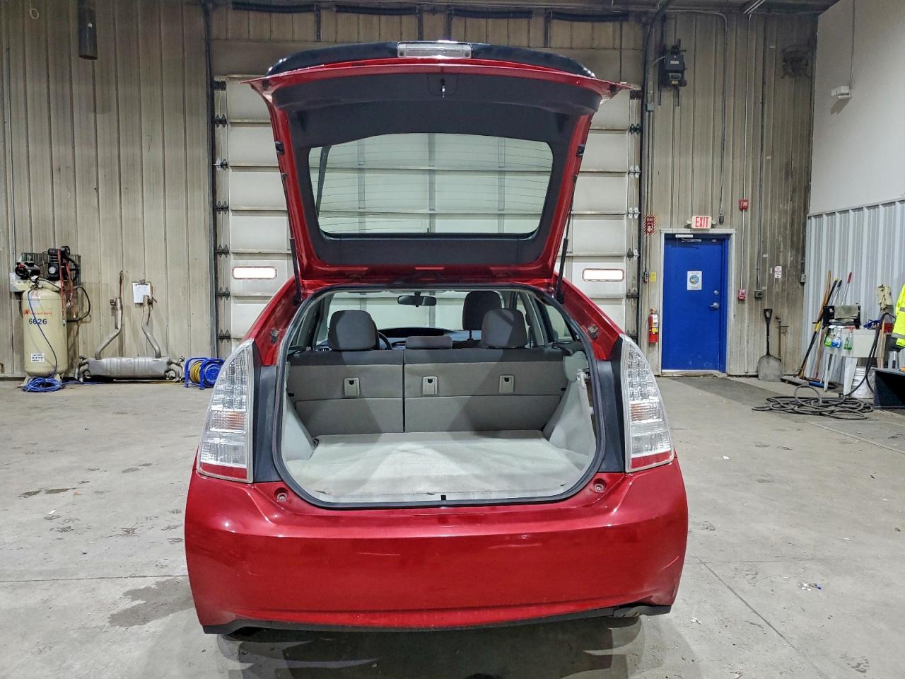 Toyota Prius Image 2