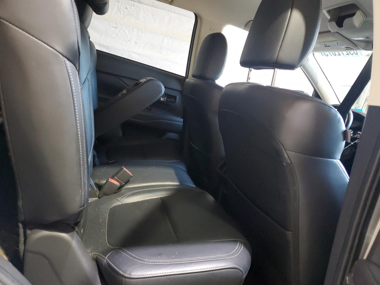 Mitsubishi Outlander Se Image 12