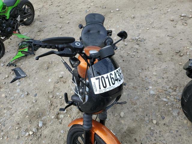 Harley-Davidson Xl Iron 883 Image 3