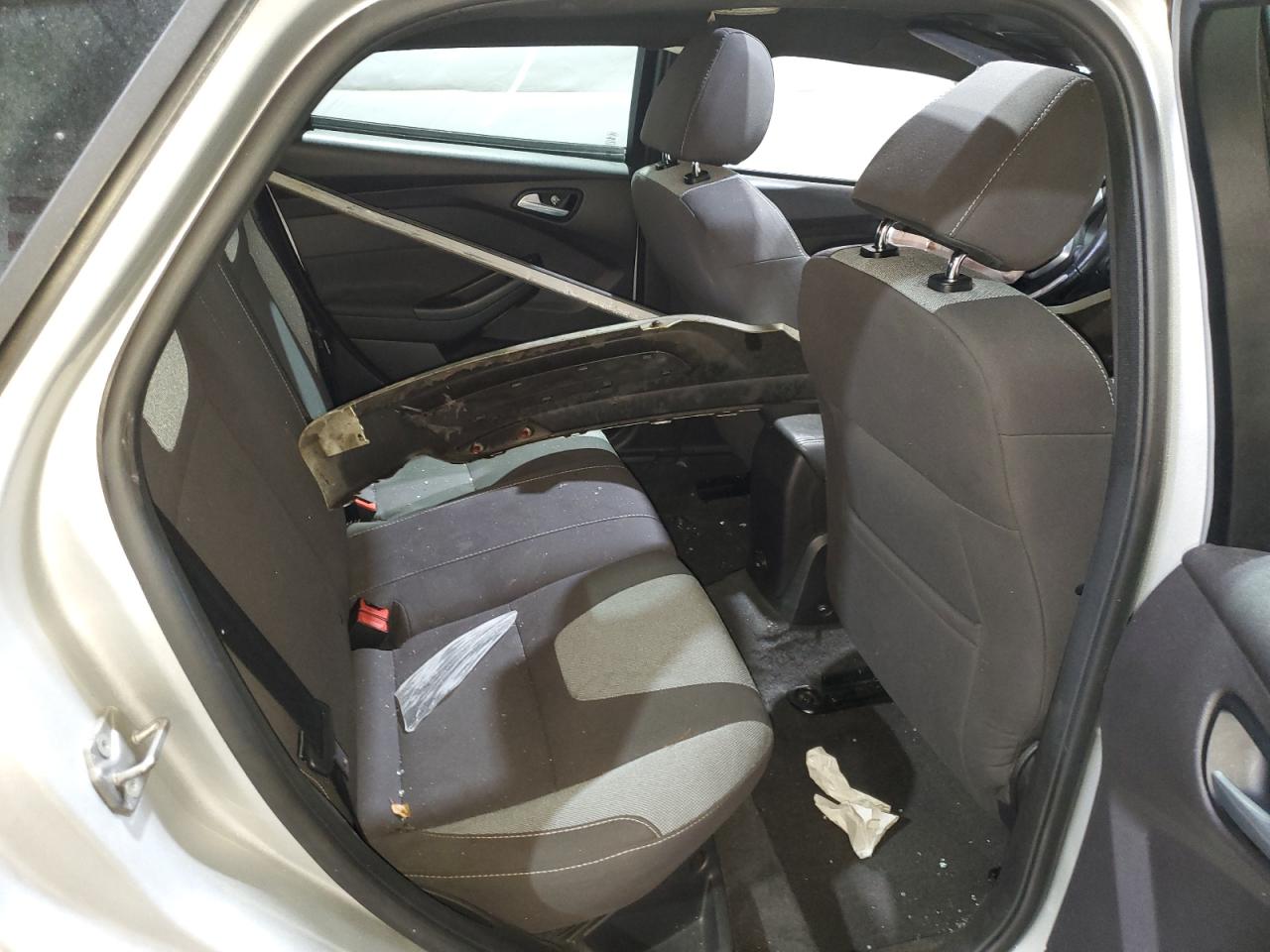 Ford Focus St Image 9