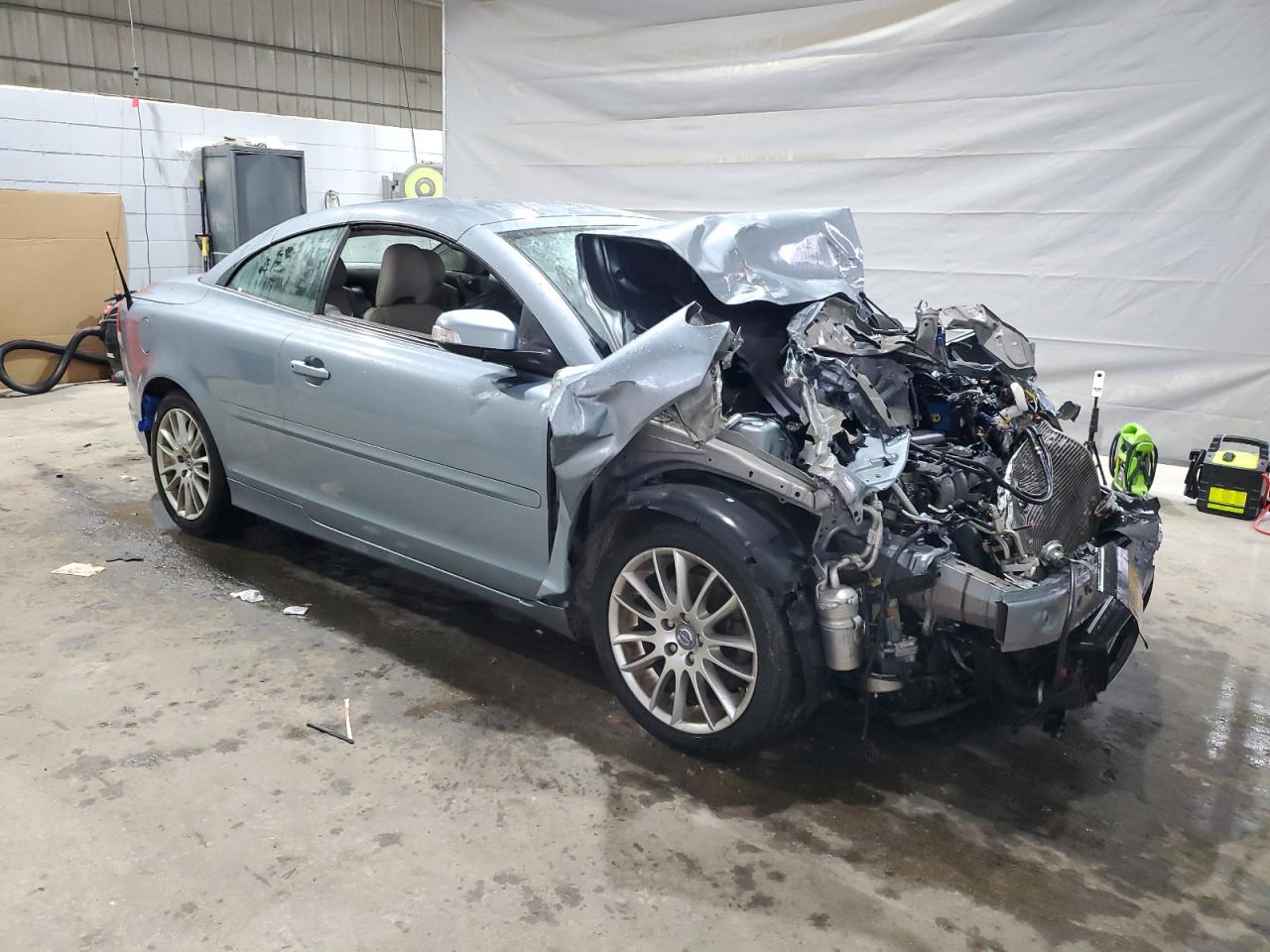 Volvo C70 T5 Image 3