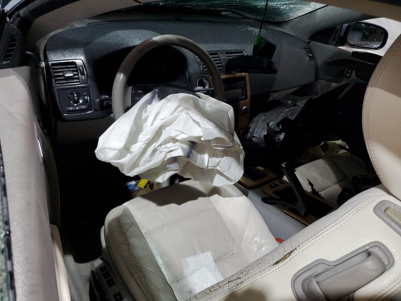 Volvo C70 T5 Image 11