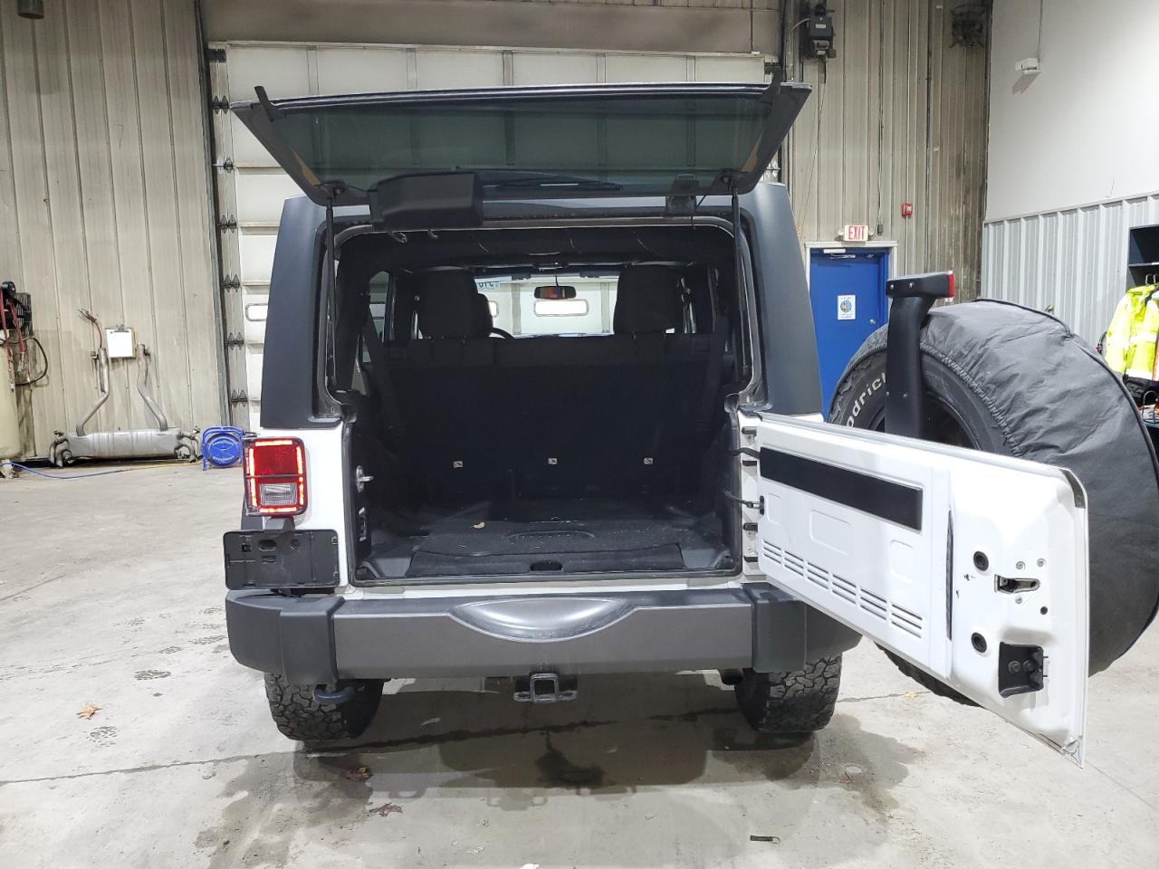 Jeep Wrangler Sport Image 6