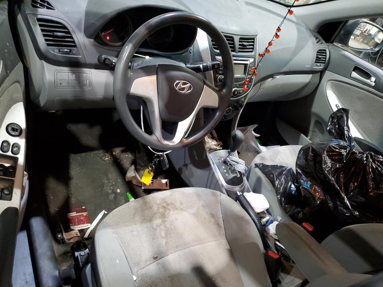 Hyundai ACCENT Gls Image 10