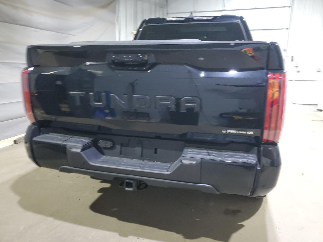 Toyota Tundra Crewmax Limited Image 8