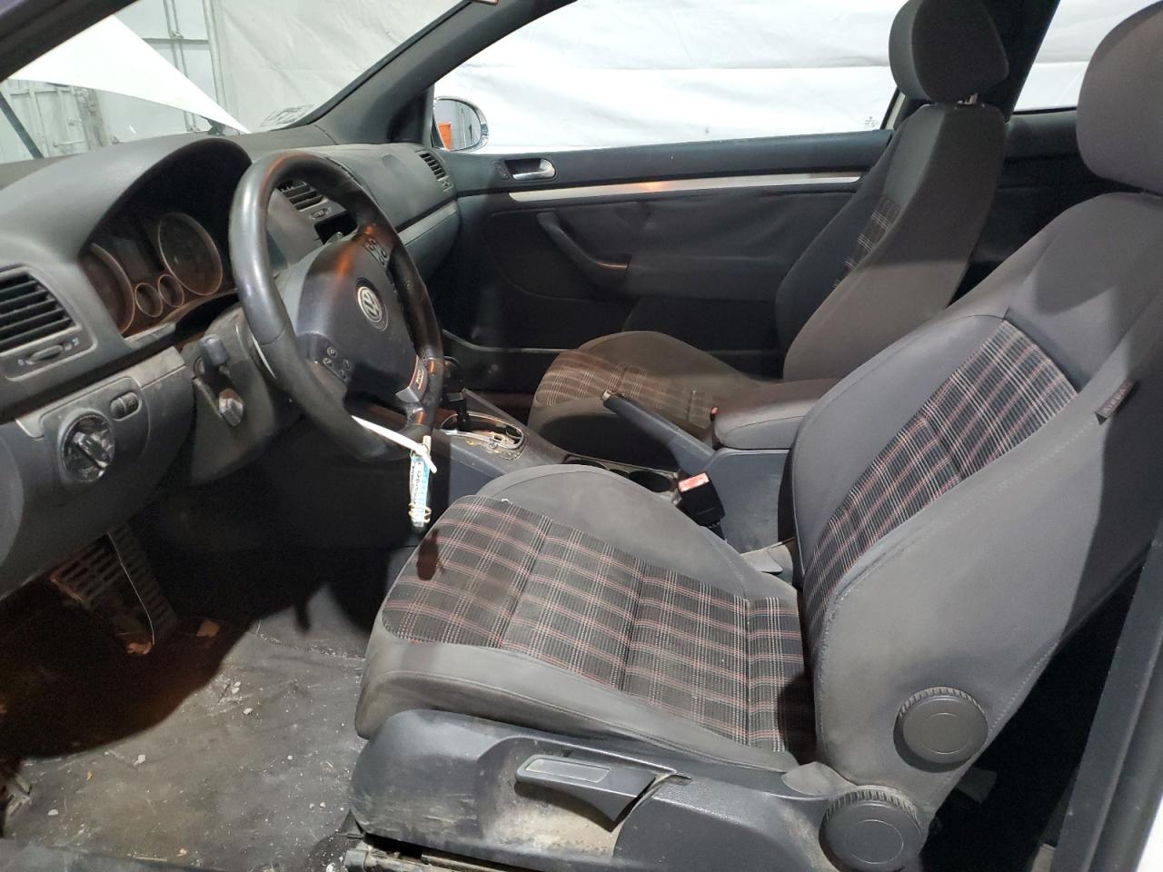 Volkswagen GTI Image 10