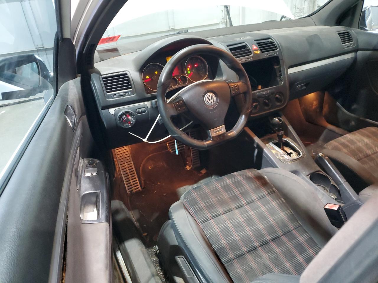 Volkswagen GTI Image 11