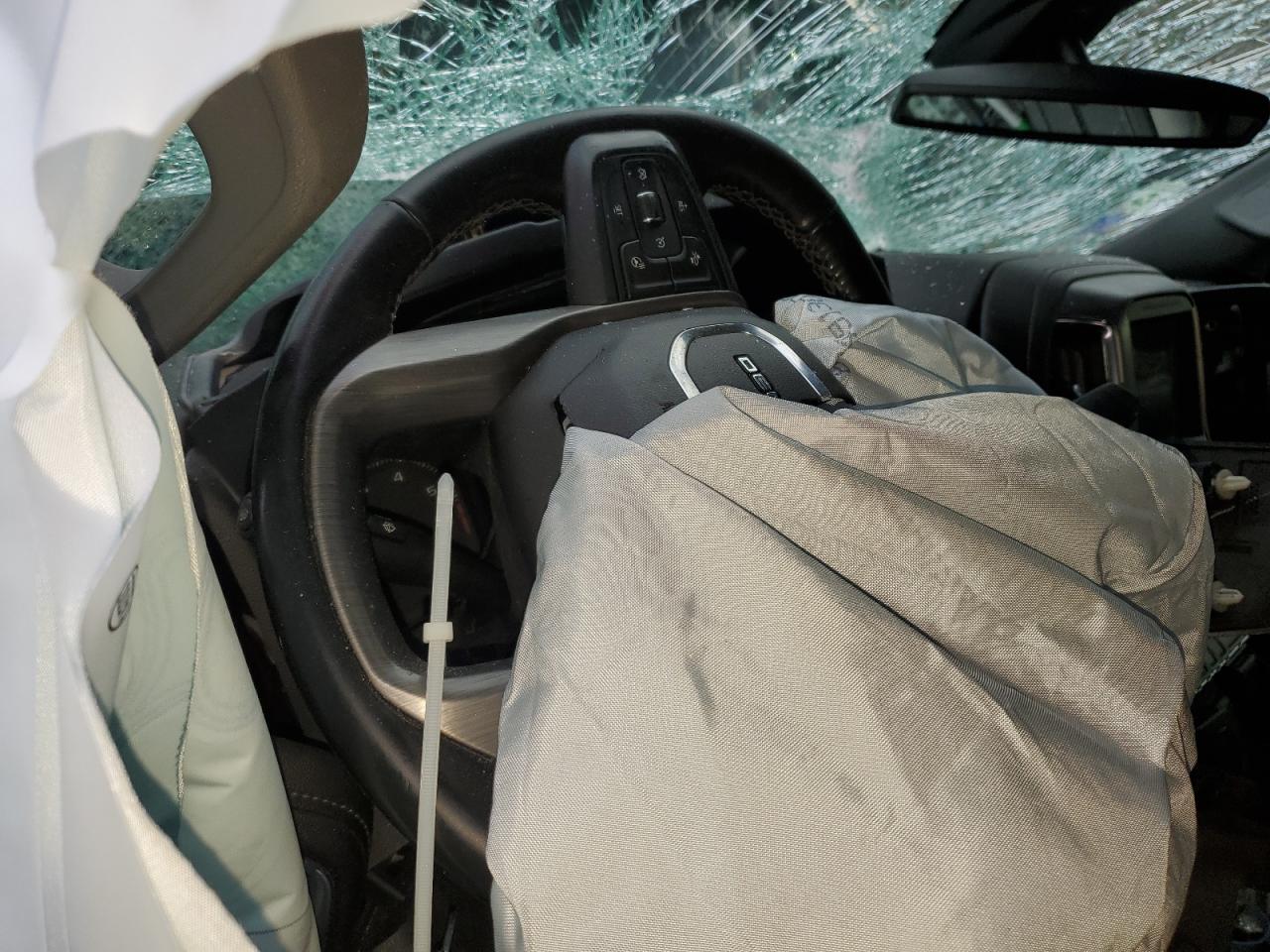 GMC Sierra K1500 Denali Image 8