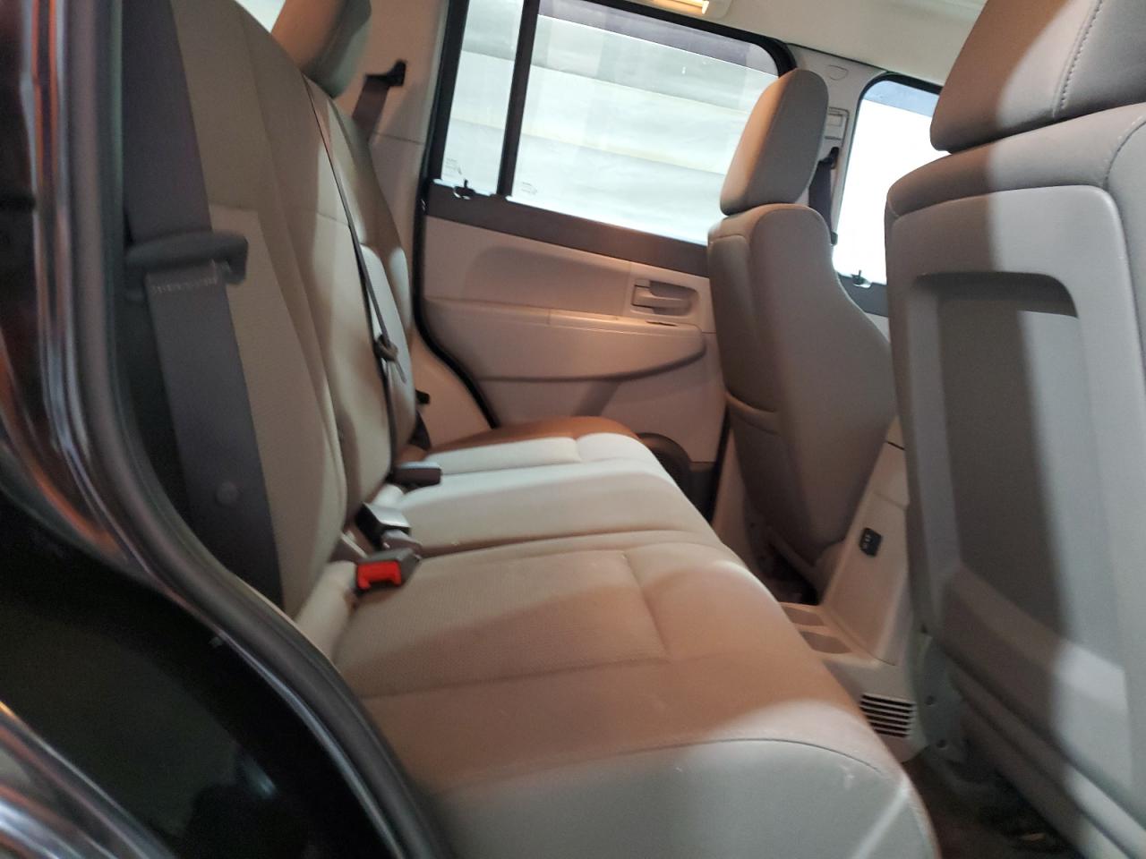 Jeep Liberty Sport Image 12