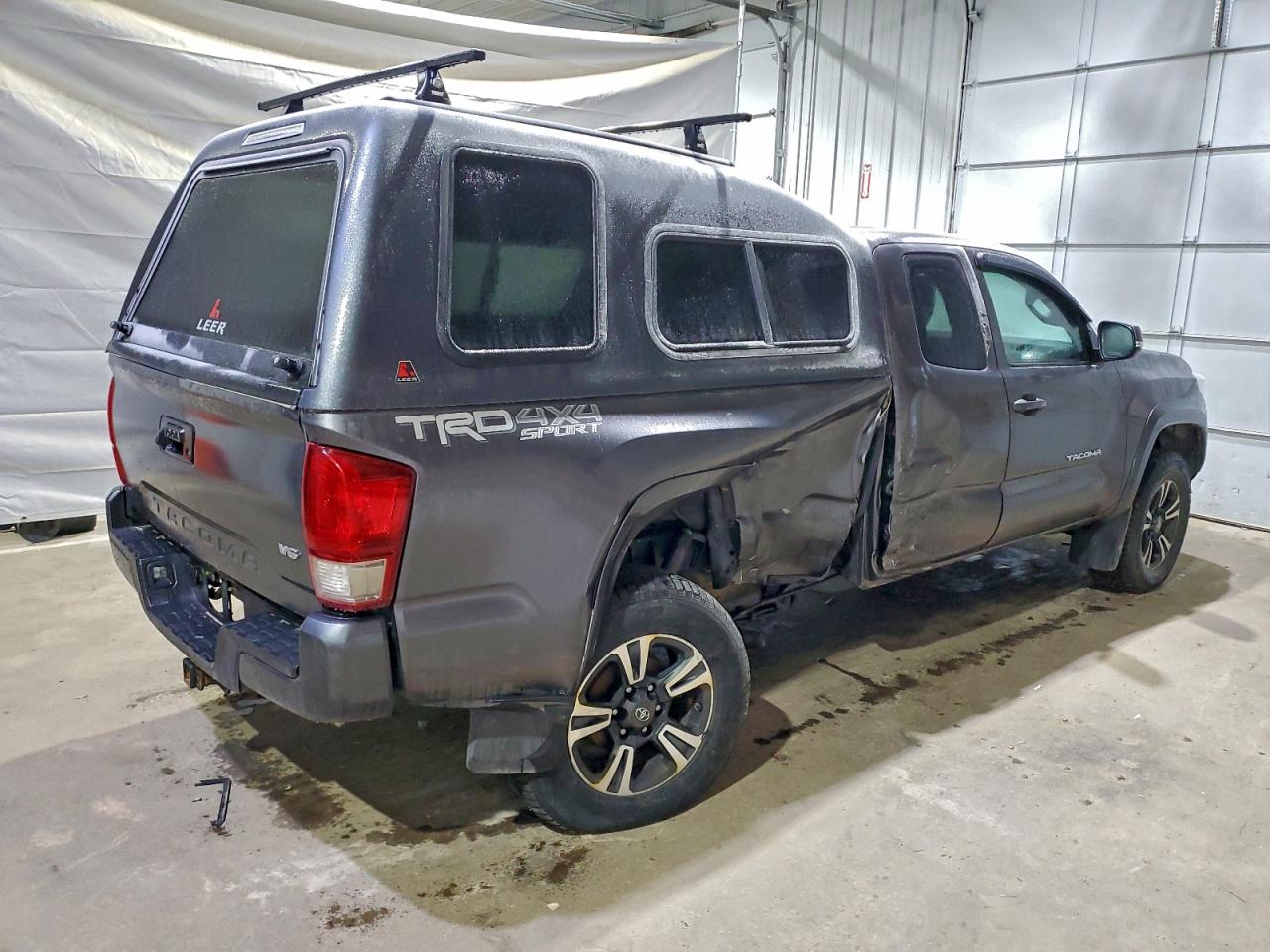 Toyota Tacoma Access Cab Image 4