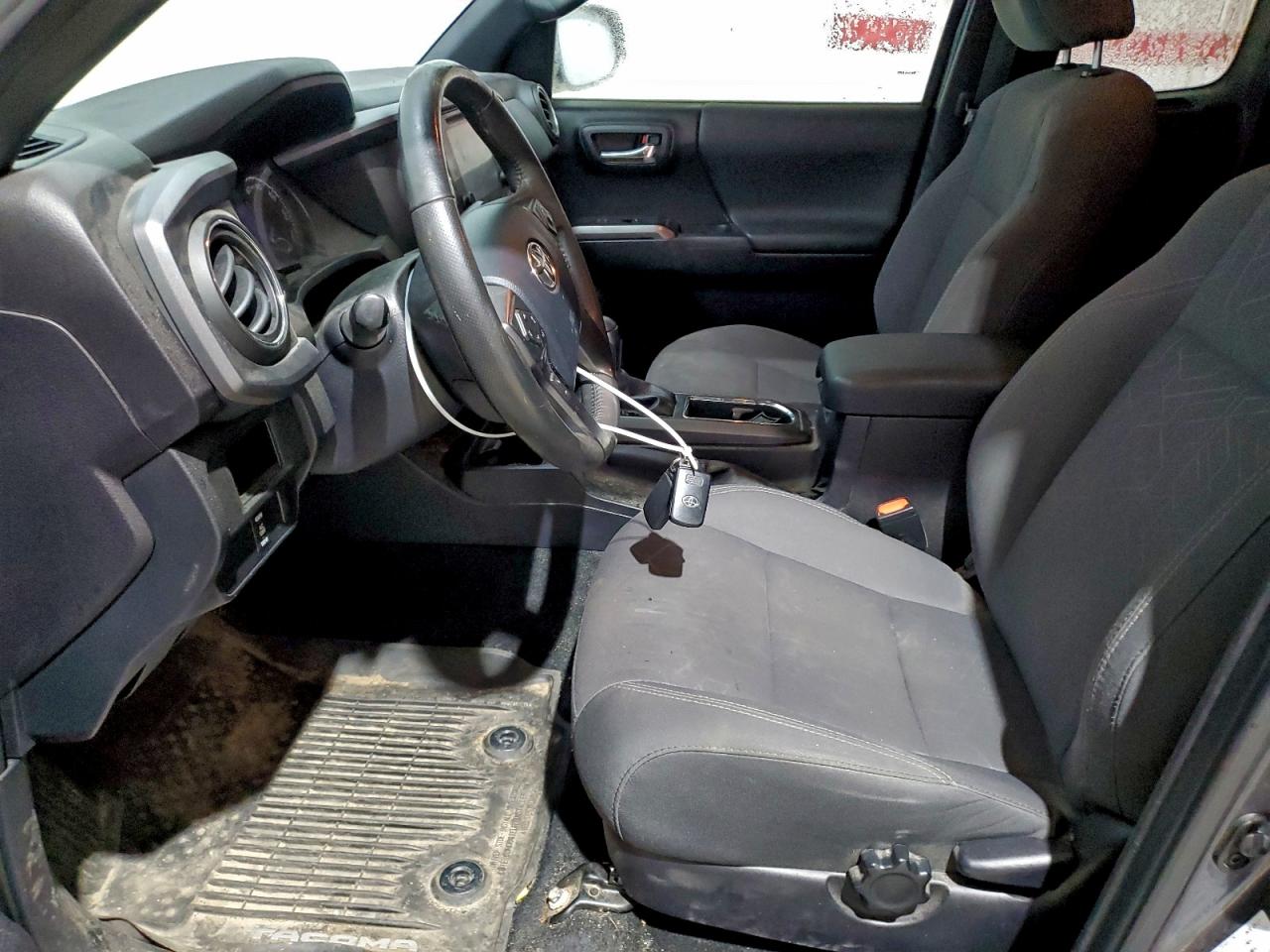 Toyota Tacoma Access Cab Image 3