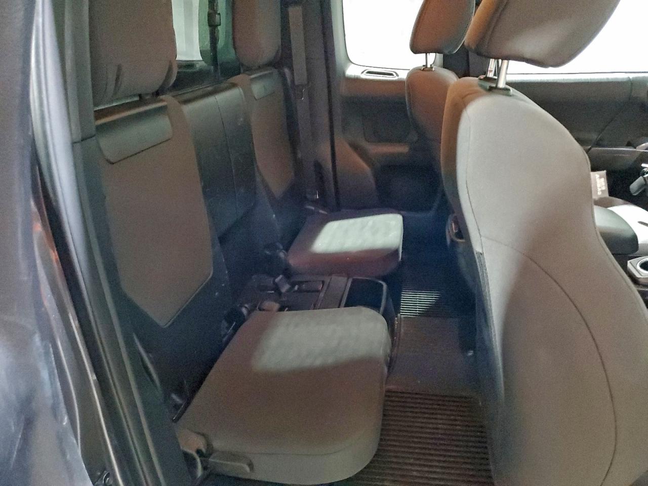 Toyota Tacoma Access Cab Image 2