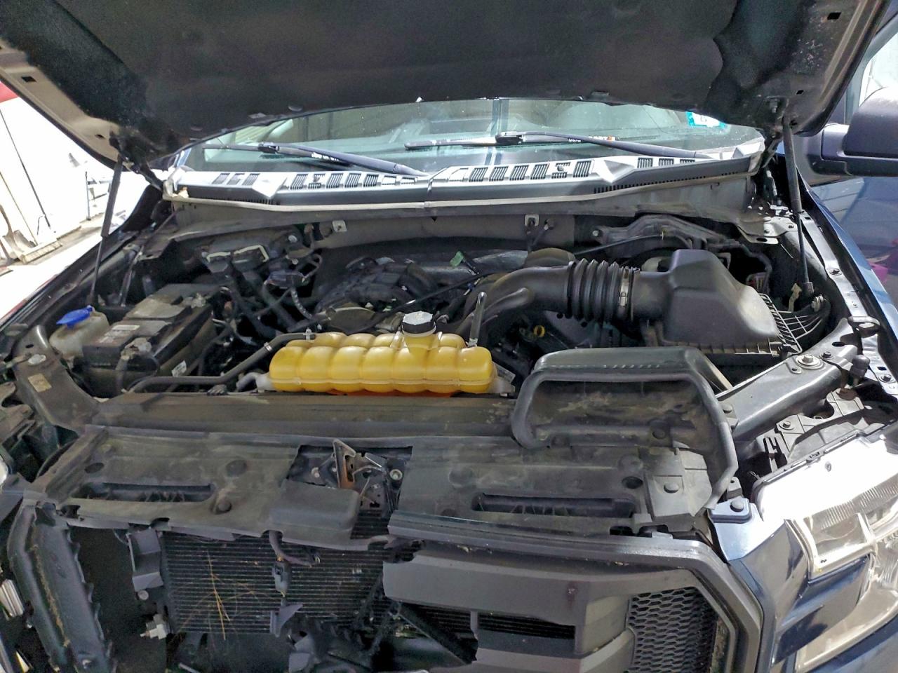 Ford F-150 Supercrew Image 6