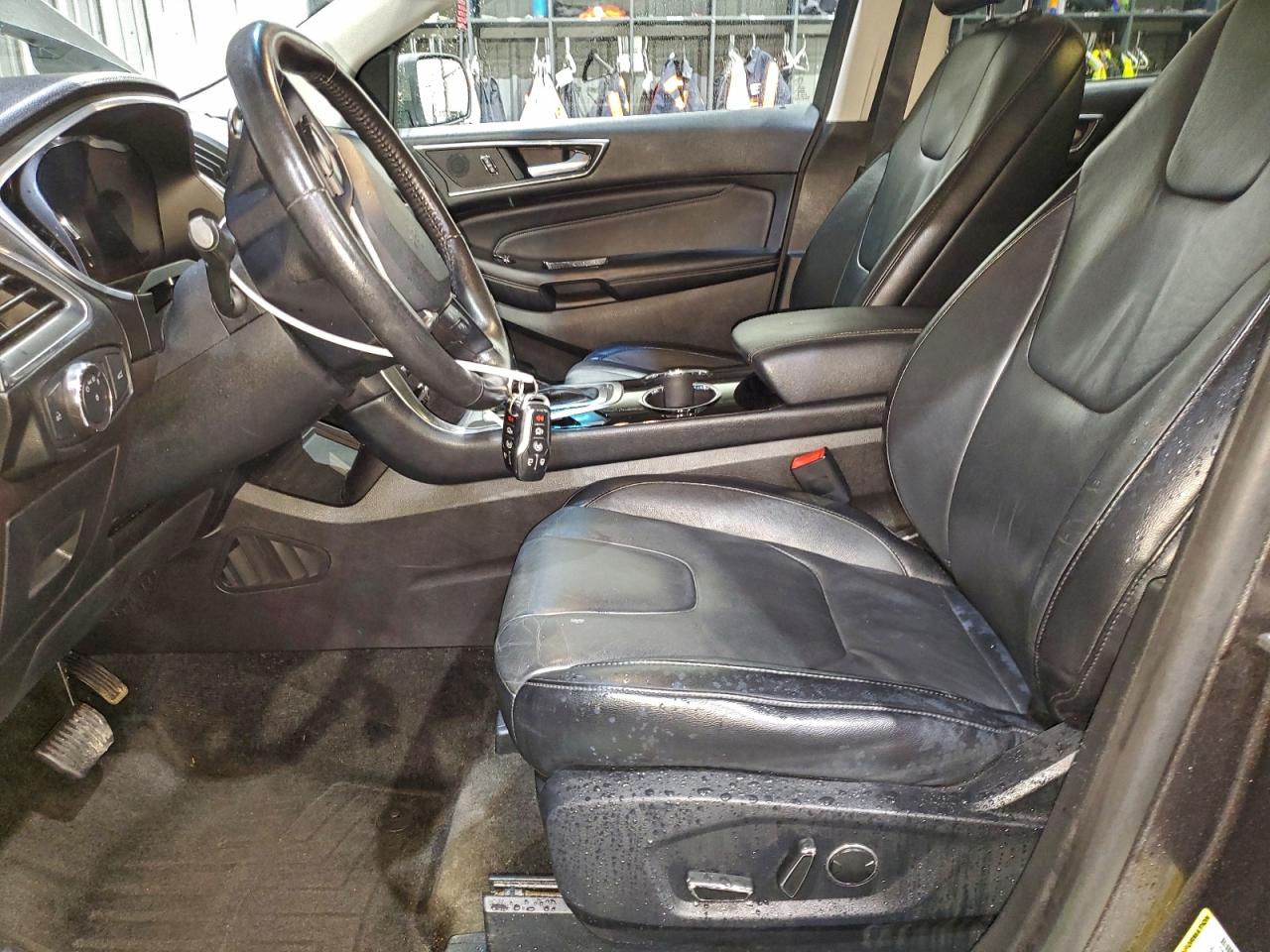 Ford Edge Titanium Image 8