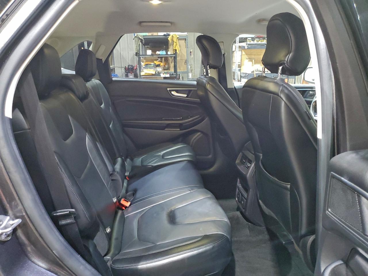 Ford Edge Titanium Image 9