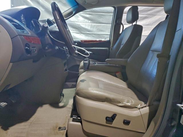 Chrysler Minivan Touring Image 3