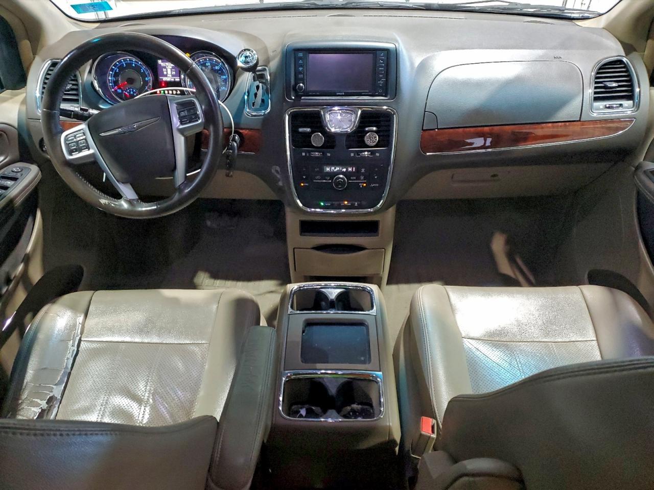 Chrysler Minivan Touring Image 11