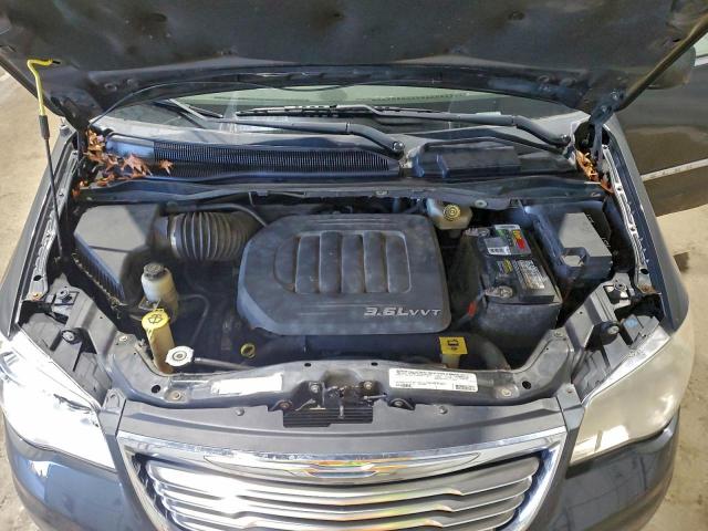 Chrysler Minivan Touring Image 13