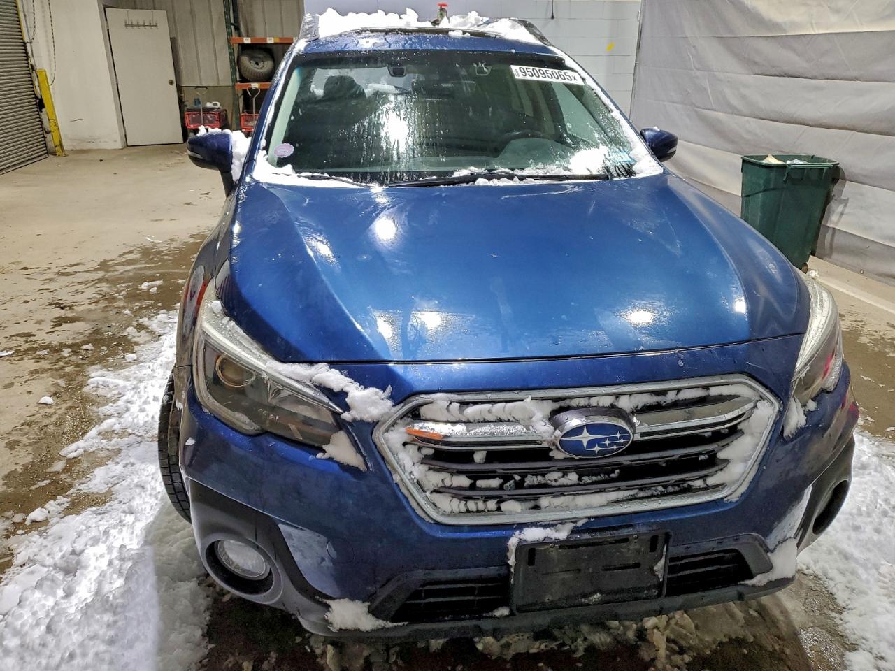 Subaru Outback 2.5i Premium Image 2