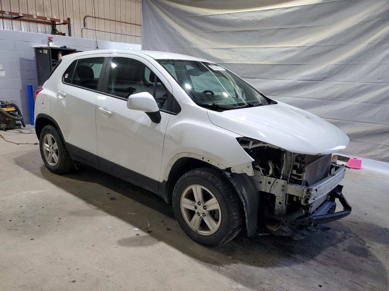 Chevrolet Trax Ls Image 2