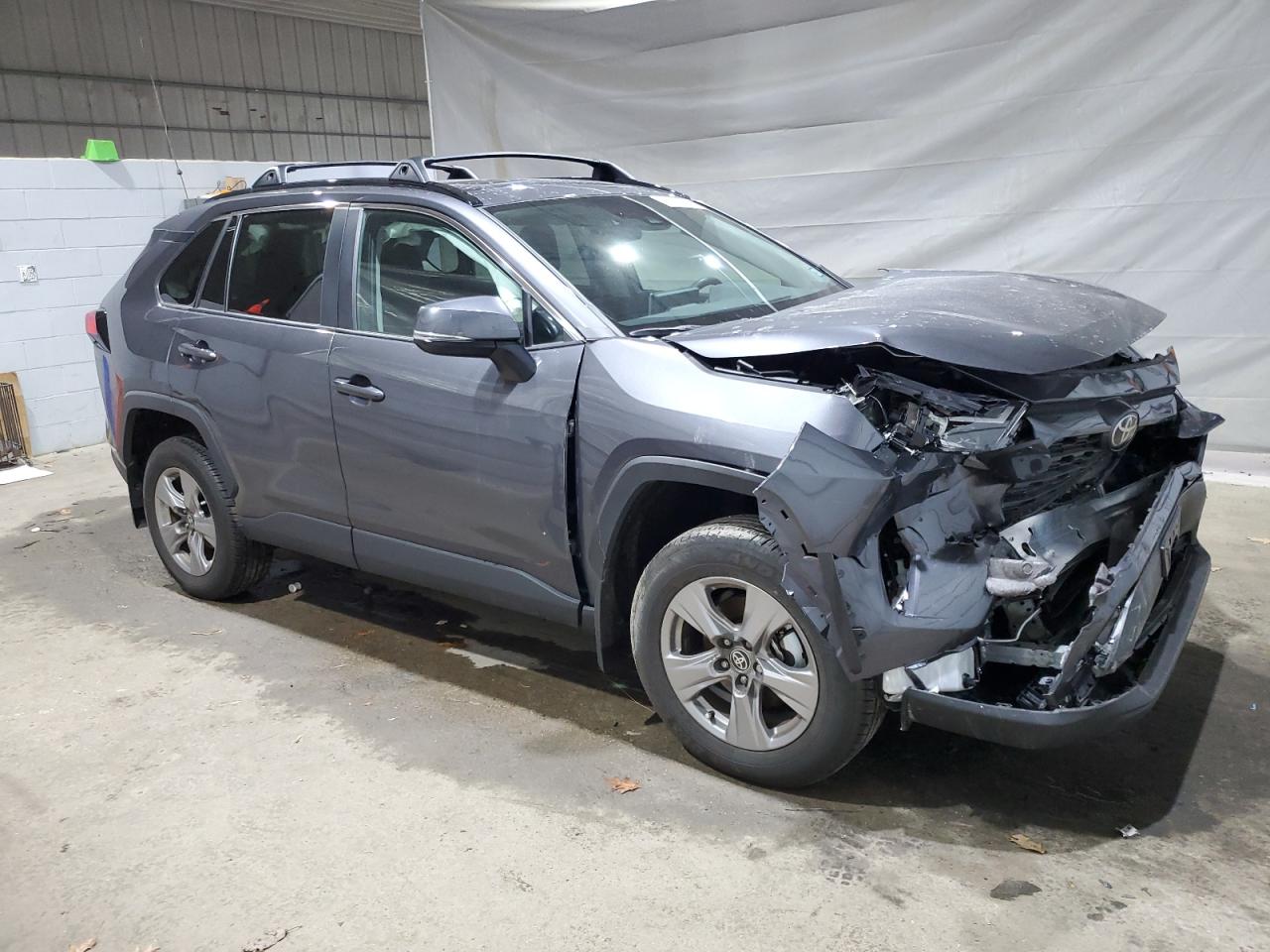 Toyota RAV4 Xle Image 12