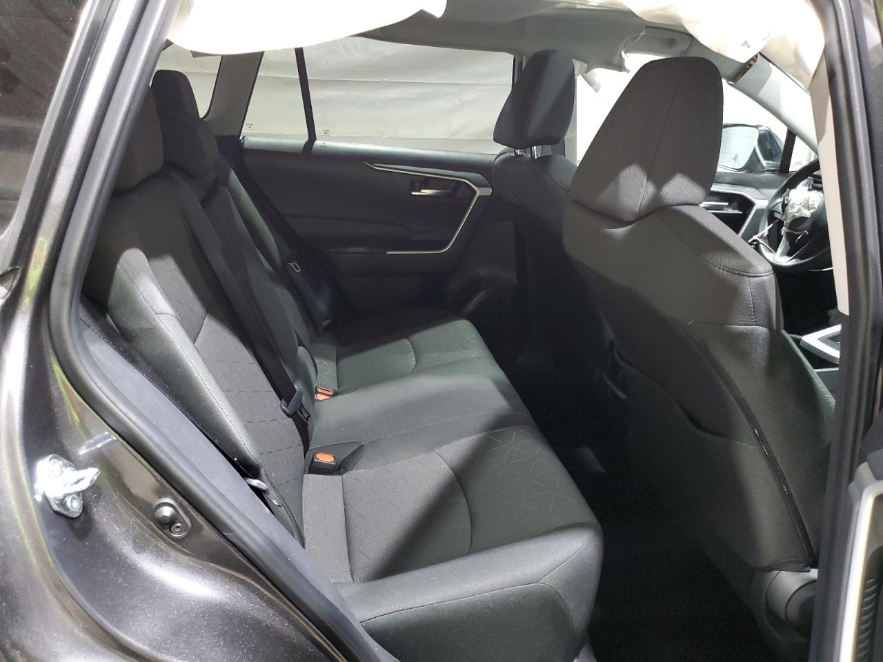 Toyota RAV4 Xle Image 3