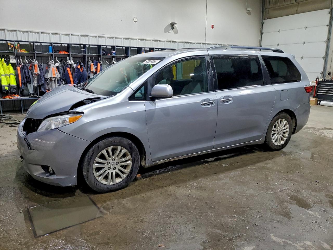 Toyota Sienna Xle Image 1