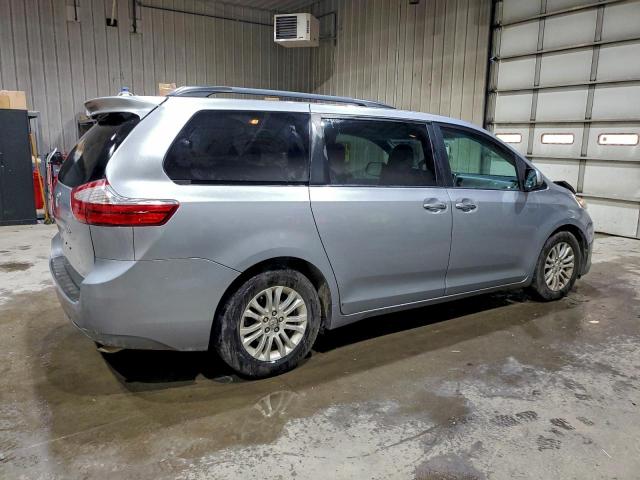 Toyota Sienna Xle Image 3