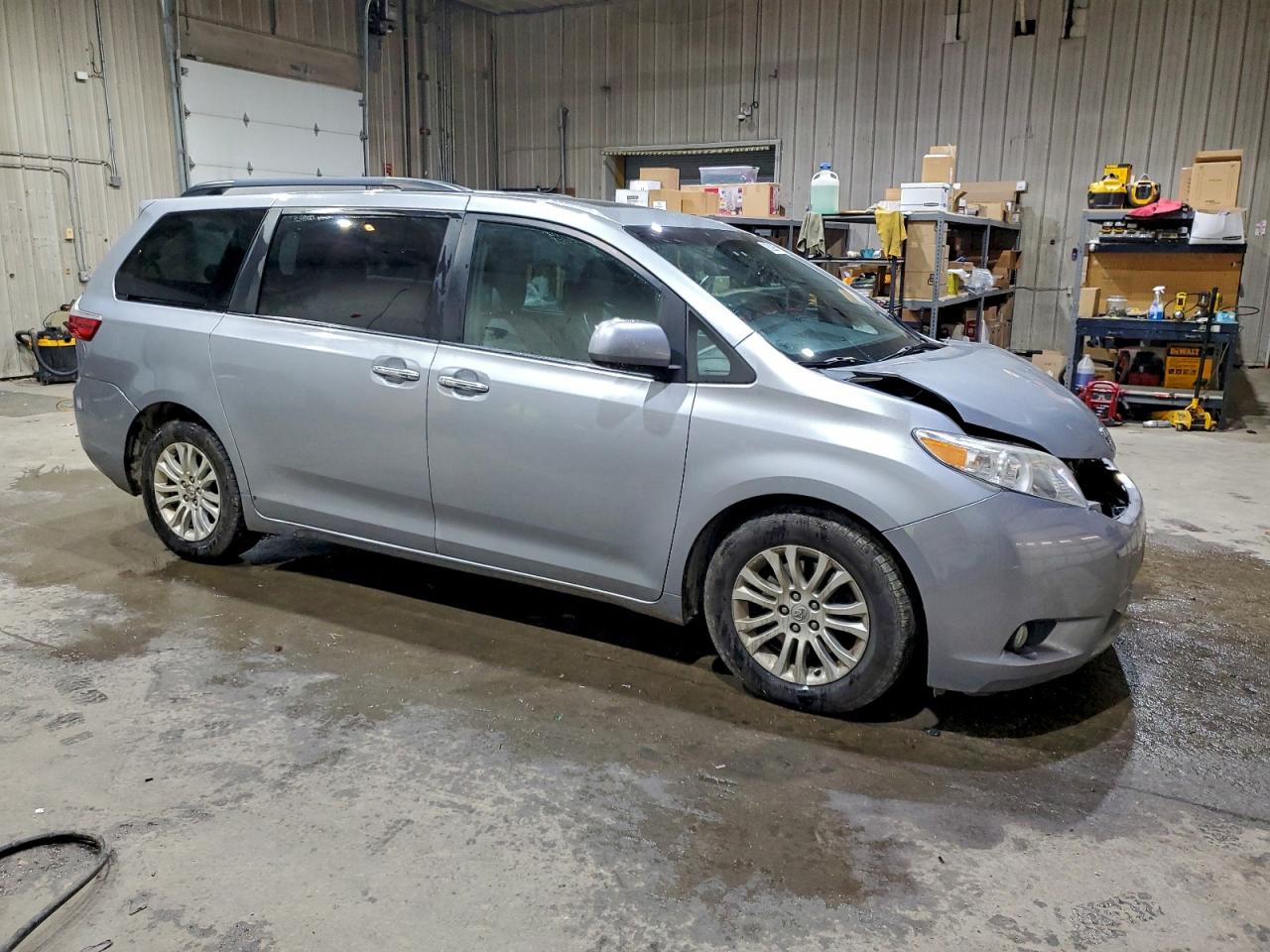 Toyota Sienna Xle Image 13