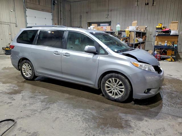 Toyota Sienna Xle Image 13