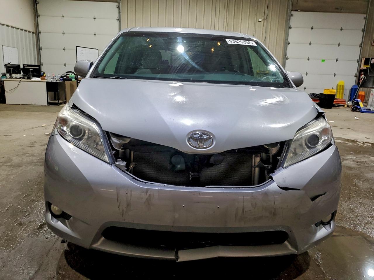 Toyota Sienna Xle Image 10