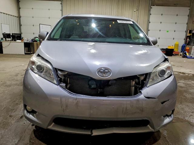 Toyota Sienna Xle Image 10