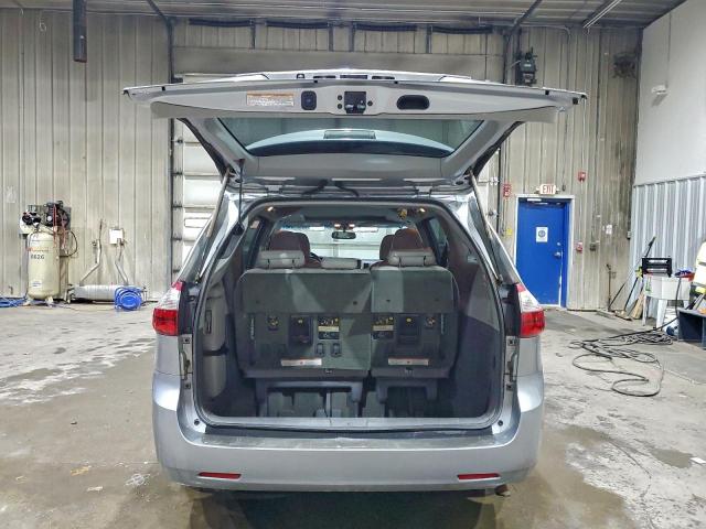 Toyota Sienna Xle Image 11