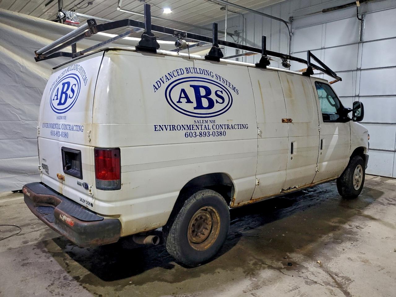 Ford Econoline E350 Super Duty Van Image 2