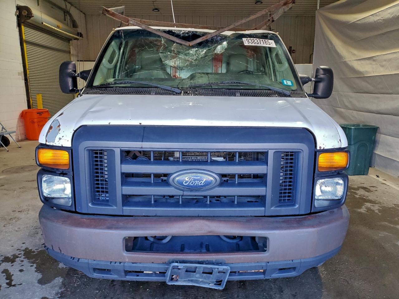 Ford Econoline E350 Super Duty Van Image 6