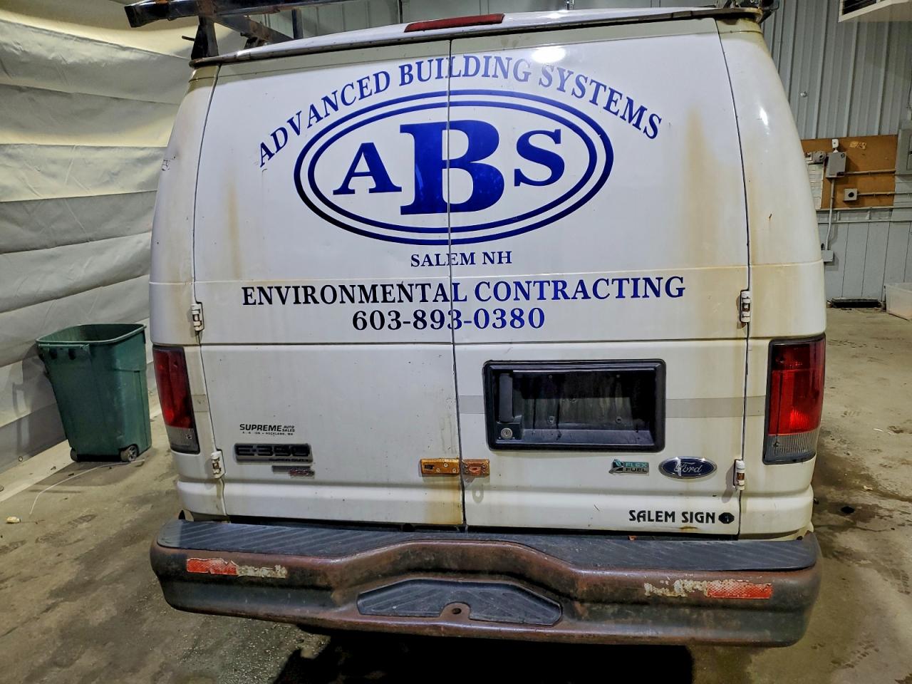 Ford Econoline E350 Super Duty Van Image 5