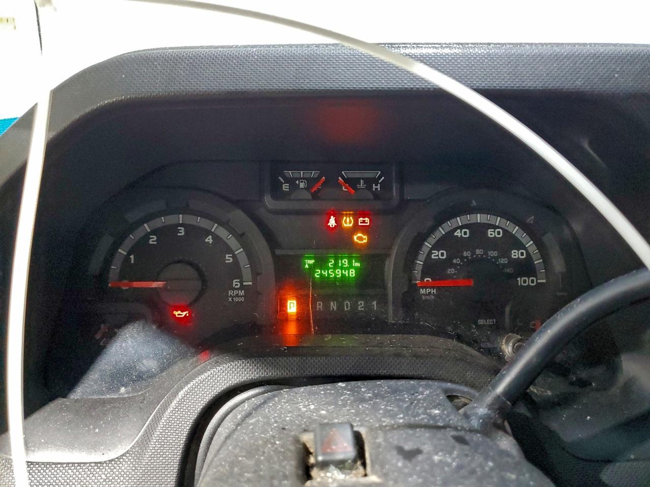 Ford Econoline E350 Super Duty Van Image 9