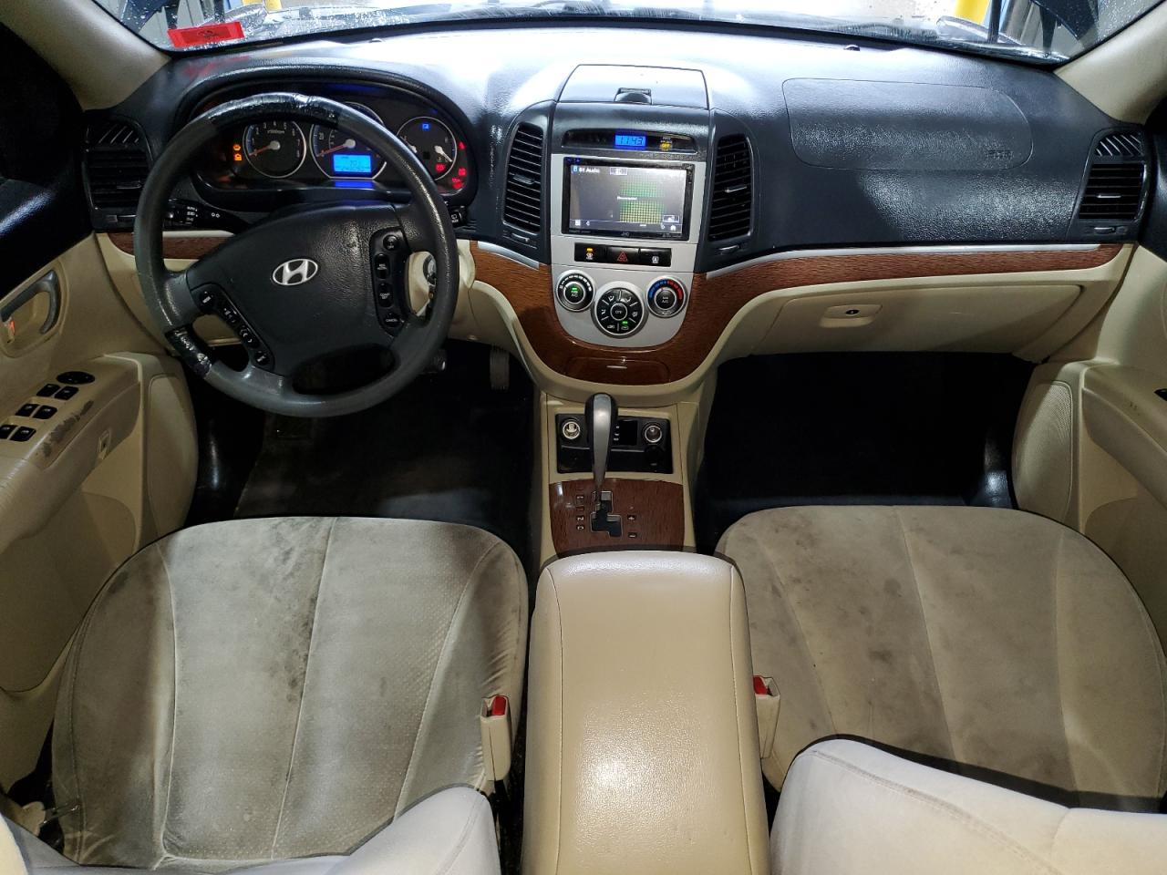 Hyundai SANTA FE Gls Image 14