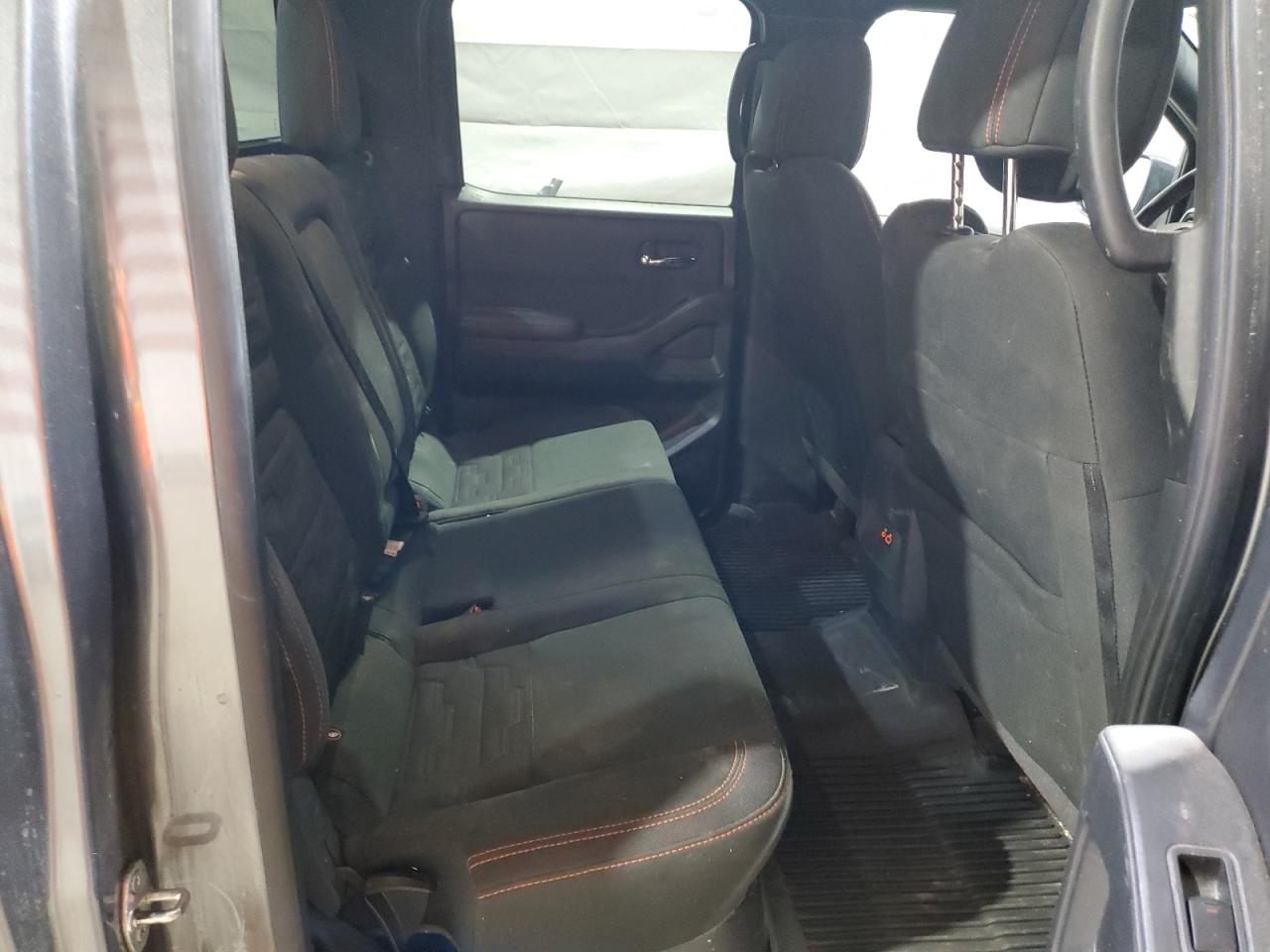 Nissan Frontier S Image 6